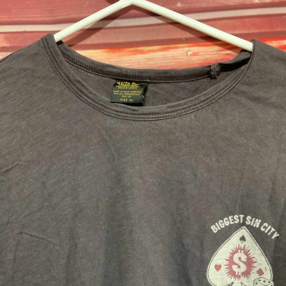 Lucky brand classic fit. Sinners poker club 1969. Great graphics. - Picture 4 of 5